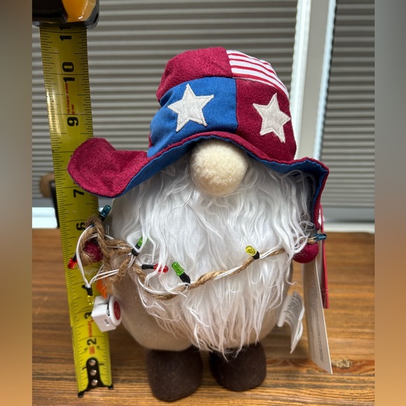 St. Nicholas Square Red and Blue Gnome with LED - Picture 2 of 9